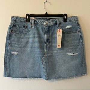 NWT: Levi's High Rise Denim Skirt Size 34